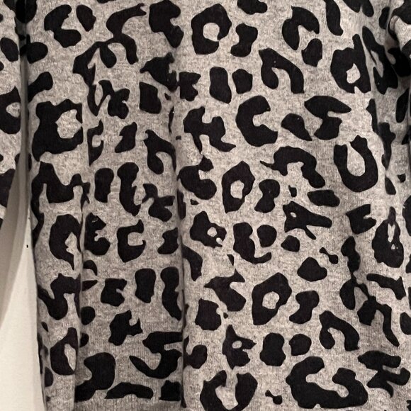 Barney's New York Black & White 2-Ply 100% Cashmere Sweater (M) - Picture 4 of 11